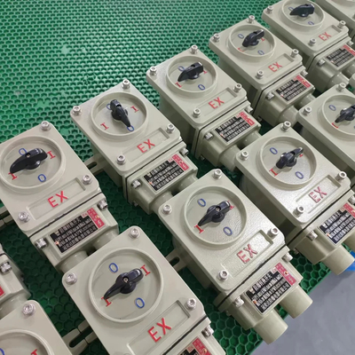 Interruttore a prova di esplosione 220V/380V montato in superficie con livello di protezione IP65
