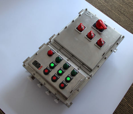 WF2 pannello di controllo a prova di esplosione anti spruzzo di sale IP66 per piattaforma petrolifera offshore fabbrica chimica marina