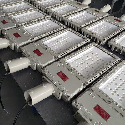 Fabbricazione di lampadari a LED a prova di esplosione da 250w per raffinerie 100-277v 130lm/W omologati ATEX/IECEx/RoHS