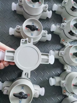 Buttoni a prova di esplosione di grado industriale con corrente 10A e protezione IP66 per ambienti esigenti
