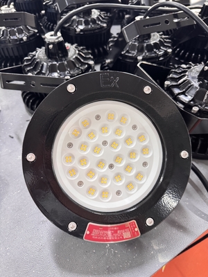 Luce LED per capannoni industriali antideflagrante da 100W-240W certificata ATEX IECEx IP66