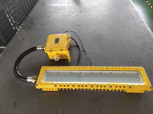 Illuminazione LED per capannoni industriali antideflagrante a lunga durata con vano LED isolato, livello di protezione IP66