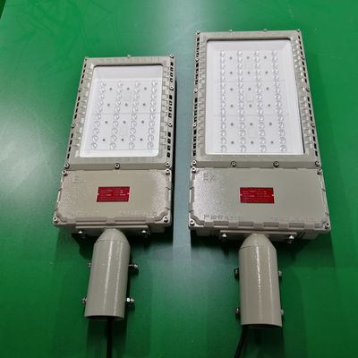 Illuminatore antiurto con temperatura colore 6000-6500K e fattore di potenza 0,95 per prestazioni e durata ottimali