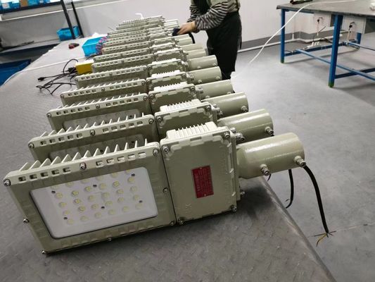 Lampade industriali a LED antideflagranti per capannoni industriali con lente, certificate EX