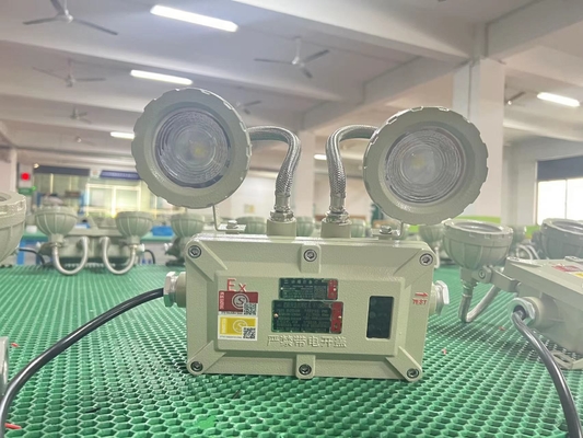 Luce di emergenza LED ignifuga 2x3W – 90lm/W, IP66 per aree pericolose