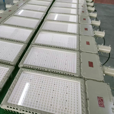 120\u00b0 Legatura di alluminio IP66 luce a LED per tubi con durata di vita di 50000 ore per aree pericolose