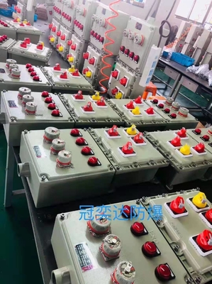 Scatola di distribuzione luci antideflagrante serie CXM – Ex d e IIC, protezione IP66, alloggiamento in alluminio resistente per zone industriali pericolose