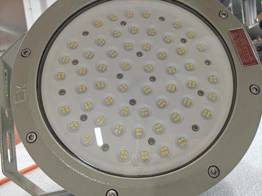 Fabbricazione a prova di esplosione IP66 per lampadari di alto profilo con alloggiamento in lega di alluminio a fusione a fusione in 100w o 200w Opzioni