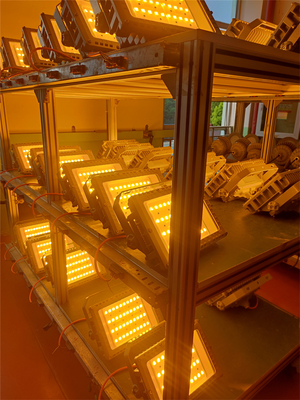 Lumiere a LED a prova di esplosione in lega di alluminio per il montaggio su raffinerie a bracket utilizzate