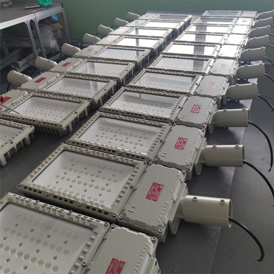 Fabbricazione di lampadari a LED a prova di esplosione da 250w per raffinerie 100-277v 130lm/W omologati ATEX/IECEx/RoHS