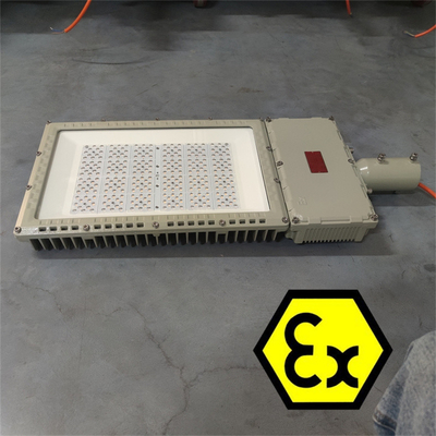 Lampada stradale LED antideflagrante CCT 3000/ 4000/ 5000/ 5700K CRI Ra≥80 Ideale per aree industriali con gas e polveri pericolose