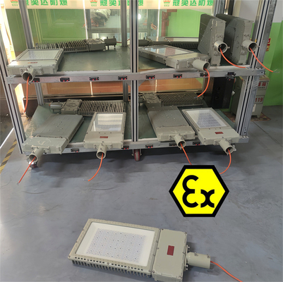 Lampada stradale LED antideflagrante CCT 3000/ 4000/ 5000/ 5700K CRI Ra≥80 Ideale per aree industriali con gas e polveri pericolose
