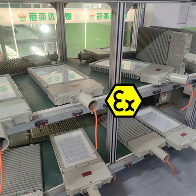 Proiettore LED antideflagrante approvato CNEX / IECEx / ATEX Installazione intelligente Lunga durata Ideale per ambienti di lavoro pericolosi