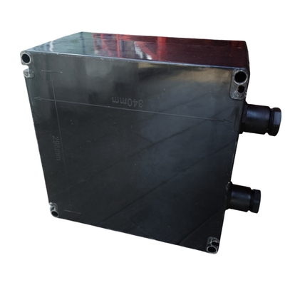 Stazione di controllo a prova di esplosione 220V ATEX omologata GRP Anti-corruzione IP66 WF2 Montaggio verticale sospeso per l'ambiente pericoloso Zona1 Zona2