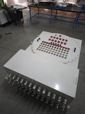ATEX 380V Pannelli di controllo ignifughi Pannello di distribuzione dell'energia industriale Materiale in alluminio anticorrosione IP66 per la zona pericolosa1 2 21 22 Corrente nominale ≤ 250A