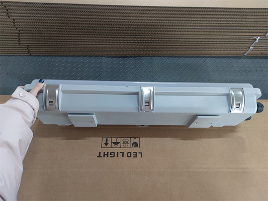 2*18w/2*36w Luce fluorescente a prova di esplosione IP66 WF2 Livello di protezione Alto CRI Ra≥70