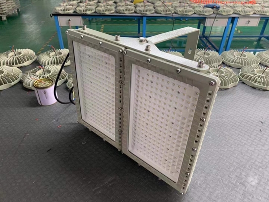 CREE 50-240 Watt luci a LED con durata di 50 000 ore e colore personalizzabile
