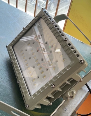 Proiettore LED antideflagrante per esterni da 240W IP66 ATEX IECEx Illuminazione industriale per aree pericolose