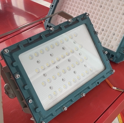 ATEX/IECEx Luce a LED a prova di esplosione   50 W, 150 W e 200 W, IP66 impermeabile per zone pericolose 1/2 e 21/22