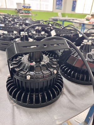 Luce LED per capannoni industriali antideflagrante da 100W-240W certificata ATEX IECEx IP66