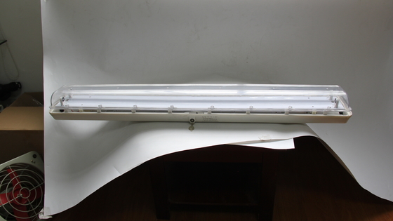 Luce lineare a LED antideflagrante certificata ATEX IECEx CNEX per Zona pericolosa 1 e Zona 2 – Illuminazione industriale impermeabile a risparmio energetico per ambienti petrolchimici