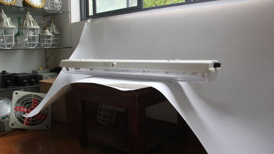 Lampada lineare antideflagrante serie BYS con tripla certificazione – Apparecchio LED per aree pericolose approvato ATEX/IECEx/CNEX, grado di protezione IP66, 5 anni di garanzia, potenza e dimensioni personalizzabili