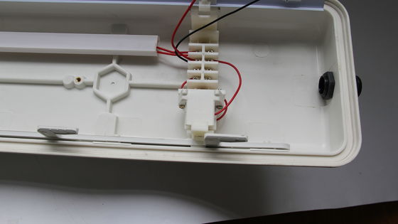 Lampada lineare antideflagrante serie BYS con tripla certificazione – Apparecchio LED per aree pericolose approvato ATEX/IECEx/CNEX, grado di protezione IP66, 5 anni di garanzia, potenza e dimensioni personalizzabili