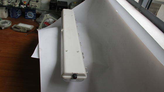 Lampada lineare antideflagrante serie BYS con tripla certificazione – Apparecchio LED per aree pericolose approvato ATEX/IECEx/CNEX, grado di protezione IP66, 5 anni di garanzia, potenza e dimensioni personalizzabili