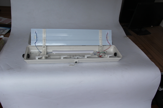 Luce fluorescente antideflagrante CRI Ra≥70 con grado di protezione IP66 per aree pericolose di Divisione 1 e 2