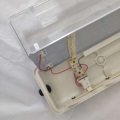 Durabile ATEX/IECEx/CNEX Luce a LED a prova di esplosione Lineare di grado industriale IP66 Illuminazione per aree pericolose Impianti chimici di petrolio e gas Miniere Strutture marine Progettazione efficiente in termini energetici riduce