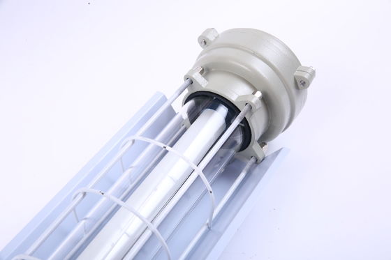 Fabbricazione a prova di esplosione a LED lineare IP66 pendente T5&T8 a doppio tubo per aree industriali e chimiche pericolose