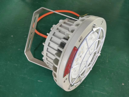 Illuminazione commerciale a LED per alta baia CRI Ra 69 e 8 kg Peso per soluzioni ottimali di illuminazione
