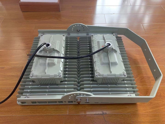 Luce stradale a LED a prova di esplosione 250W. ATEX CNEX certificato per zone 1 zone 2 applicazioni pericolose.