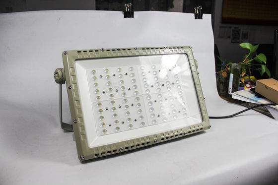 Lampada stradale a LED antideflagrante ATEX con durata di 50000 ore, 250W | Illuminazione per zone pericolose certificata CNEX