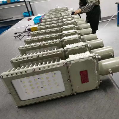 Proiettore luminoso antideflagrante per industrie farmaceutiche con design antideflagrante e CCT Ra ≥80