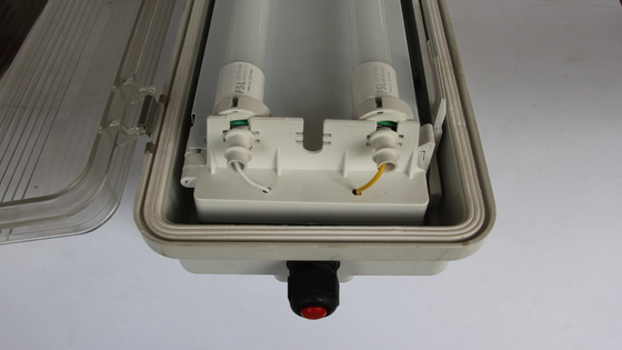 Lampada lineare antideflagrante serie BYS con tripla certificazione – Apparecchio LED per aree pericolose approvato ATEX/IECEx/CNEX, grado di protezione IP66, 5 anni di garanzia, potenza e dimensioni personalizzabili