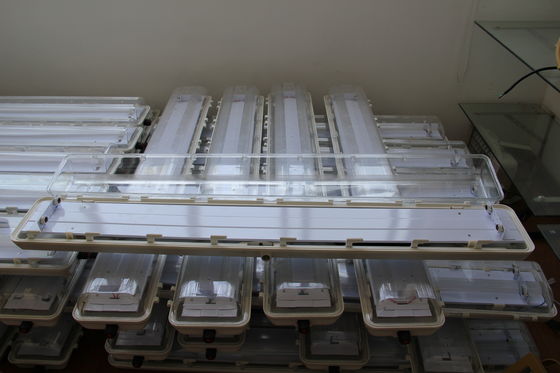 Alta efficienza IP66 18W 36W Single/Double Tube LED Linear Light Lampade impermeabili a prova di esplosione per la zona 1 Zona 2