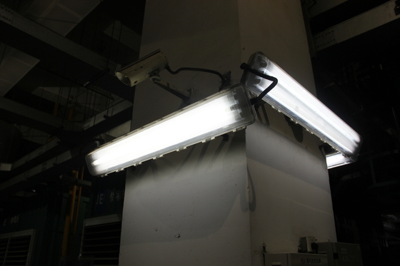 Fabbricazione di luci a LED lineari a prova di esplosione da 4 piedi per luoghi pericolosi 2x9W / 2x18W