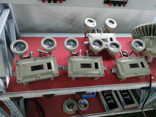 ATEX IP66 Lampada a due punti a prova di esplosione a LED LED multifunzione a due teste luce di uscita di emergenza ricaricabile