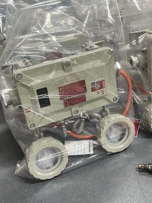 Luce di emergenza antideflagrante a doppio faretto da 180 minuti per aree pericolose Zona 1/21 con certificazione ATEX