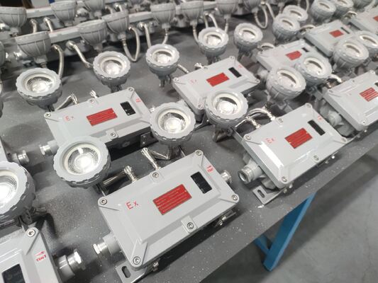 Luce di emergenza antideflagrante a doppio faretto da 180 minuti per aree pericolose Zona 1/21 con certificazione ATEX