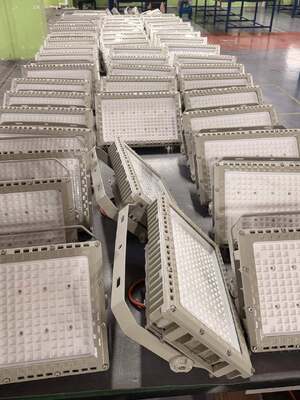 Proiettore LED ATEX/IECEx antideflagrante ad alta potenza per uso su petroliere marine