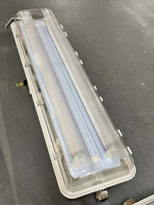 Luce lineare antideflagrante IP66 Livello di protezione WF2 Luce fluorescente Marchio Ex Ex Tb IIIC T80°C Db per impianti petrolchimici