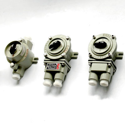 Interruttore a prova di esplosione per cavi da 9 mm-13 mm con montaggio superficiale e livello di protezione IP66