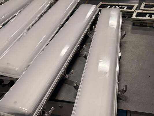 Fabbricazione lineare ignifuga IP66 WF2 Norma di resistenza alle intemperie, Ex Tb IIIC T80°C Db Illuminazione contrassegnata per locali complessi chimici